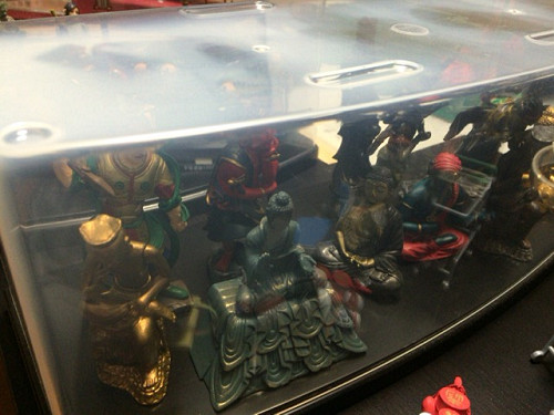 ガチャガチャのフィギュアを壁面に飾る-02