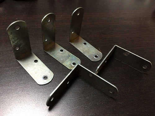 ガチャガチャのフィギュアを壁面に飾る-03