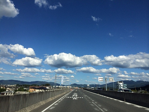 大和高田バイパスからの二上山-02