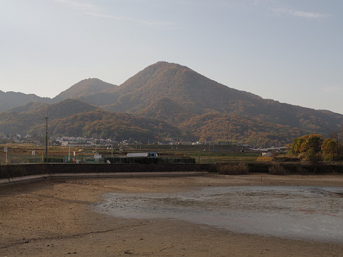 紅葉した二上山-04