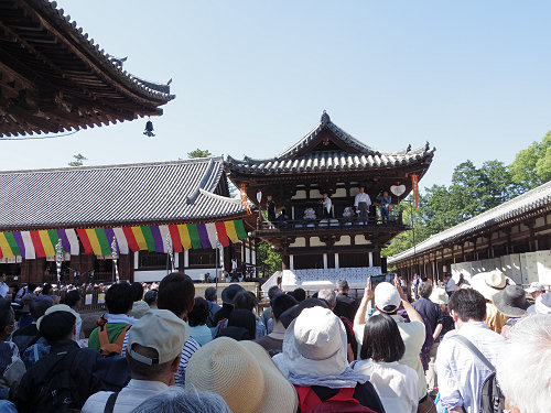 うちわまき（中興忌梵網会）＠唐招提寺-17