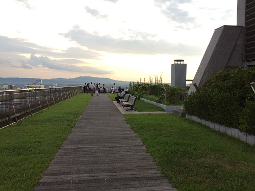 奈良県庁舎屋上広場から見た夕陽-03