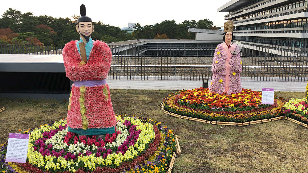 聖武天皇など7体の菊人形が並ぶ『奈良大菊人形展』＠奈良市