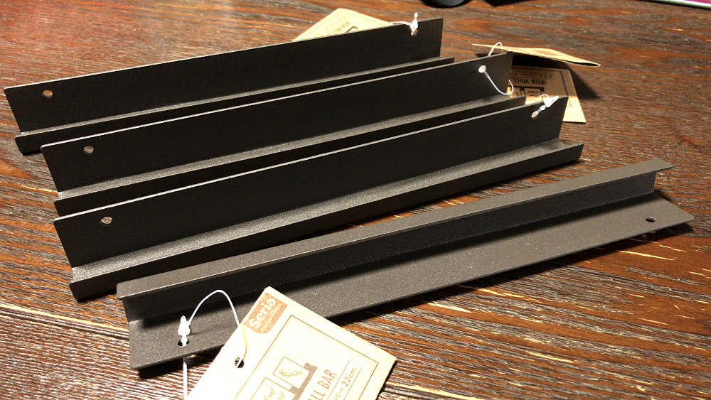 LPレコードとカセットテープの壁面ディスプレイ-02