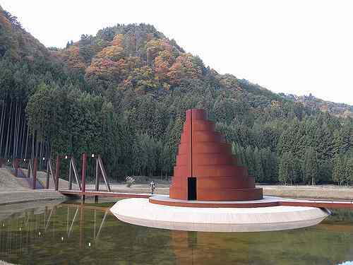 シュールな芸術公園『室生山上公園芸術の森』