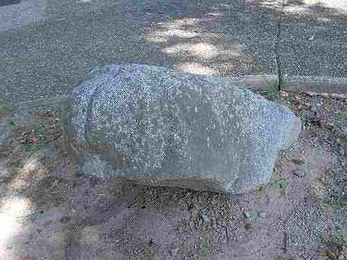 飛鳥の祝戸地区にある男根型の石『マラ石』＠明日香村