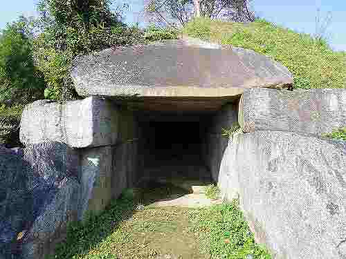 美しい石室に自由に入れる!『岩屋山古墳』@明日香村