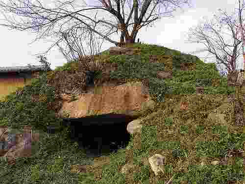 大小の石組みが見事！『弁天塚古墳』＠奈良市高樋町