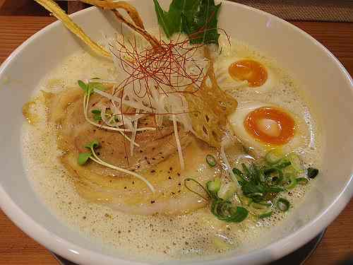 豚も魚だしも絶妙!まろやかラーメン『ふじ門製麺』@奈良市