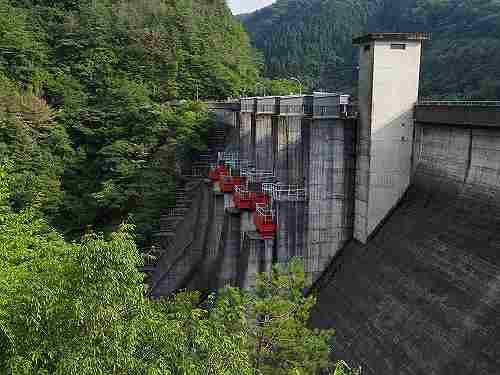 3門の赤いラジアルゲートが美しい『室生ダム』＠宇陀市