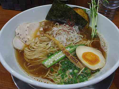 まろやかスープに華やか具材！絶品の『暁製麺』＠田原本町
