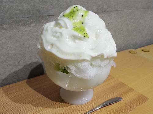 ふんわりエスプーマかき氷が絶品『ほうせき箱』@奈良市