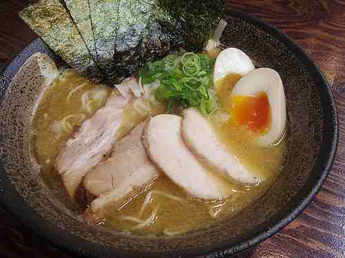 濃厚な煮干し鶏白湯ラーメン『長田屋』@奈良市