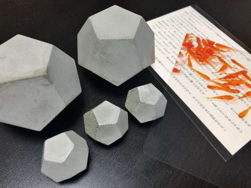 セメント製の雑貨、金魚の透明写真栞 @とほん(大和郡山市)