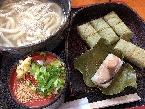 こだわりのうどん＋柿の葉寿司！『よしなや』＠大淀町