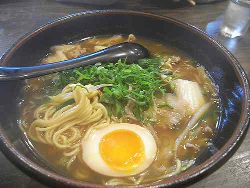 「ぼたん肉」入りの甘口ラーメン『らーめん仁』