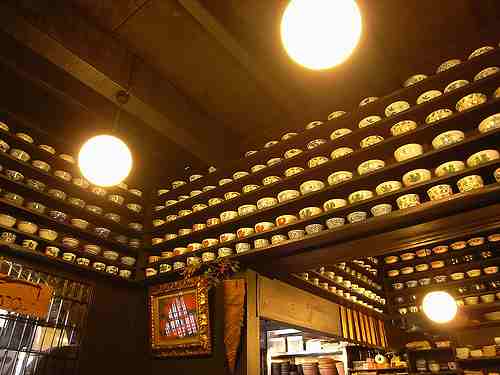 1300個の古伊万里がズラリ！『そば処 観』＠高畑