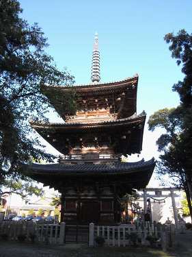 小さな集落に立つ古式の三重塔『百済寺』＠広陵町