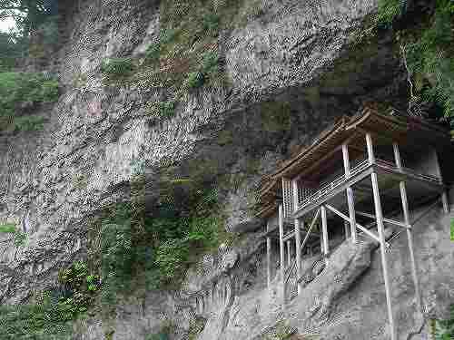 断崖絶壁に建つ国宝建築物『三佛寺投入堂』＠鳥取県