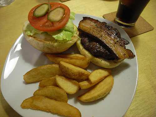 大迫力で美味『さくらバーガー(SAKURA BURGER)』＠奈良市