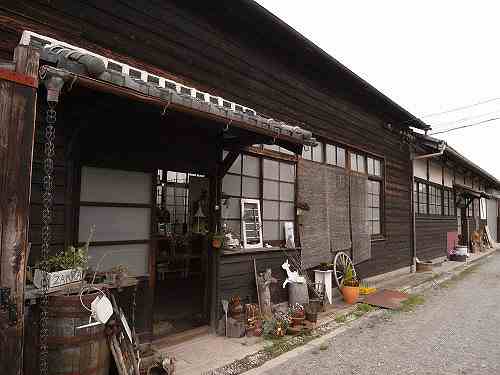 建物も渋い！のんびり週末雑貨店『雑貨TONTON』＠広陵町