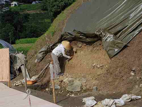ピラミッド状『都塚古墳』を外から拝見＠明日香村阪田