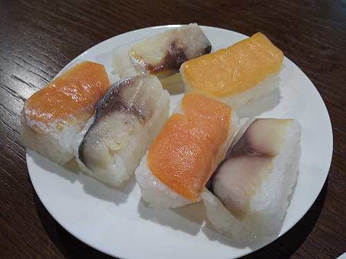 美味しく楽しく！吉野の名店3軒の『柿の葉寿司食べ比べ』