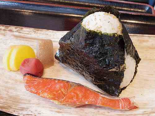 大きな「名物きこりむすび」が人気！『おにぎりの古都屋』＠香芝市