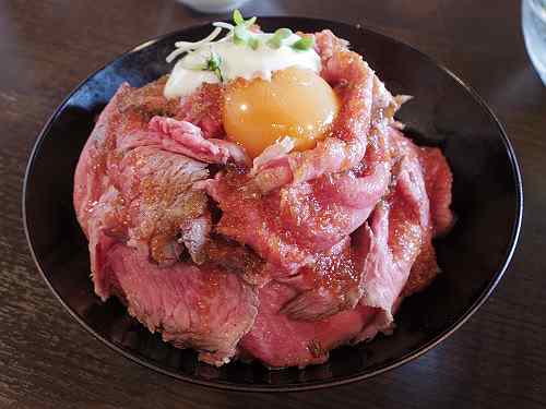 迫力のローストビーフ丼！『タカダ肉バル チャラリン』＠大和高田市