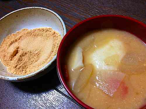 味噌汁のお餅をきな粉へ！奈良の『きなこ雑煮』は不思議で美味！