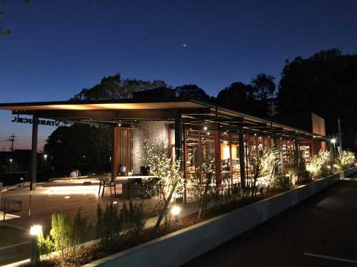 美しいスタバ建築！『スターバックスコーヒー奈良鴻ノ池運動公園店』