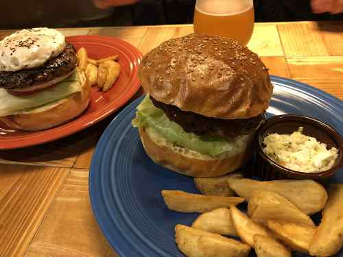 芳ばしい炭火焼ハンバーガー！『Monks on the Moon』＠奈良市